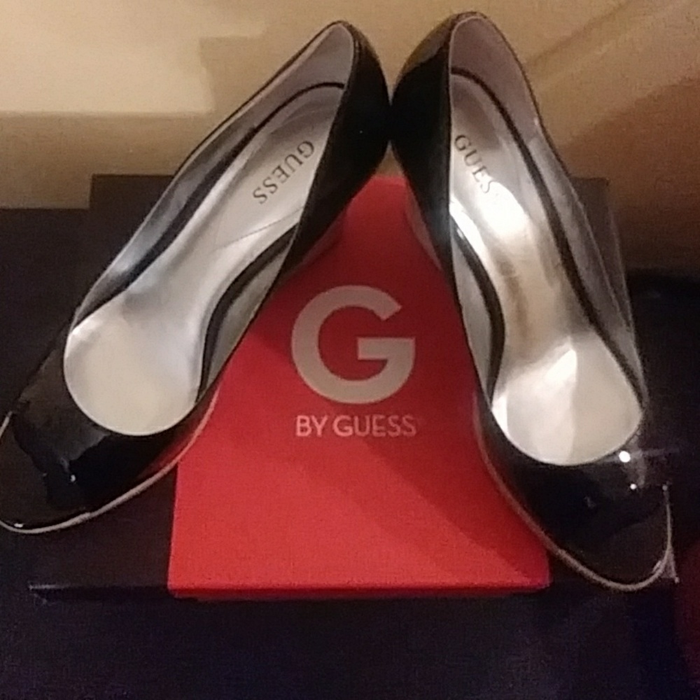 Black Guess wedges